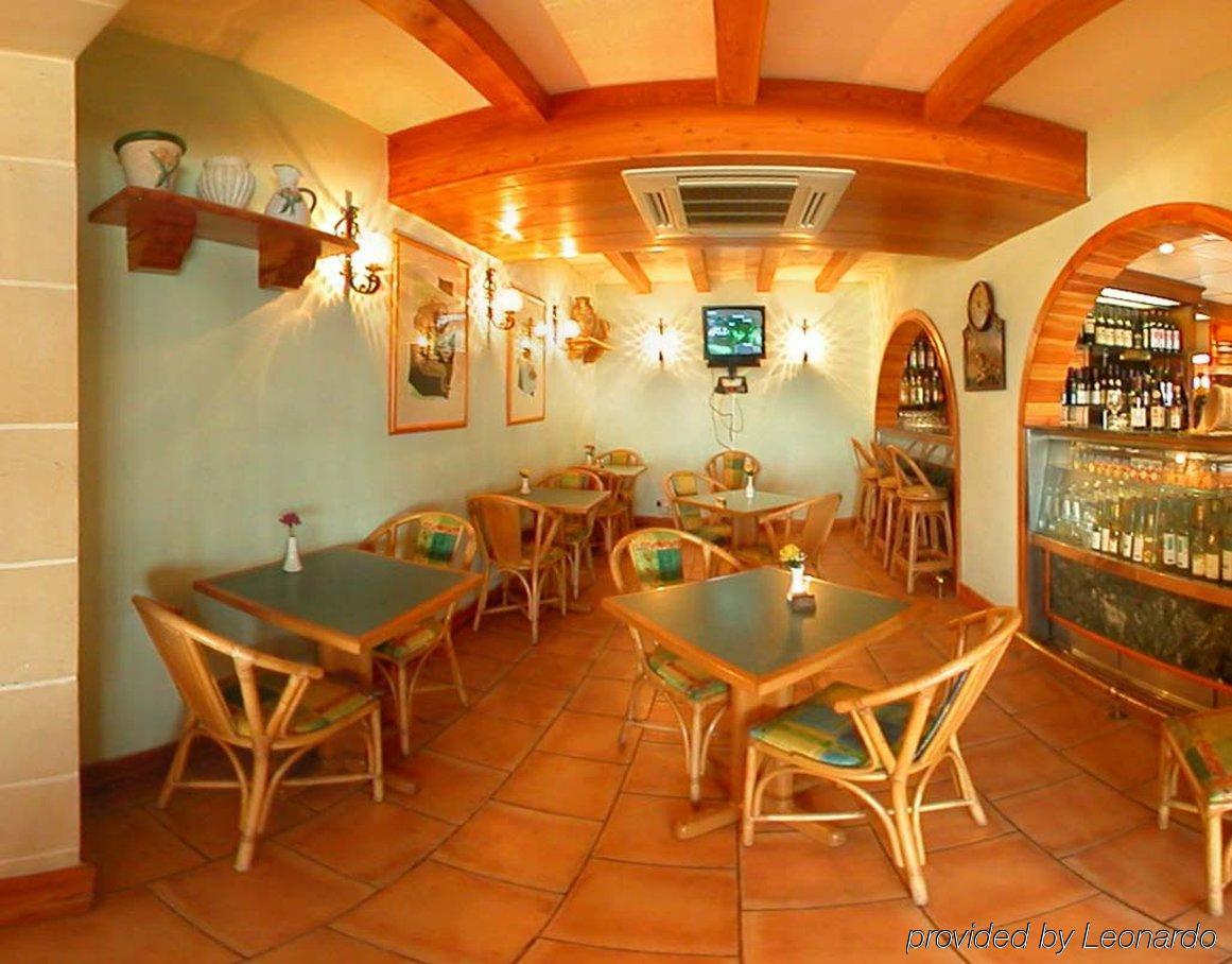 The Mediterranea Hotel & Suites Сейнт Полс Бей Ресторант снимка