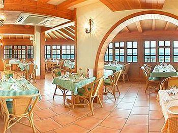 The Mediterranea Hotel & Suites Сейнт Полс Бей Екстериор снимка